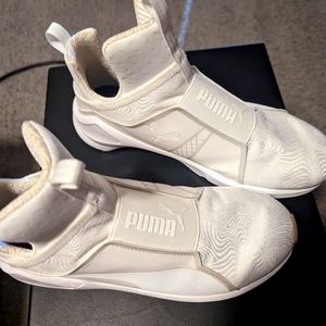 Size 8 White Women Pumas
